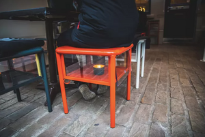 Creatief met terrasverwarming: verwarmde stoelen bij de Belleman